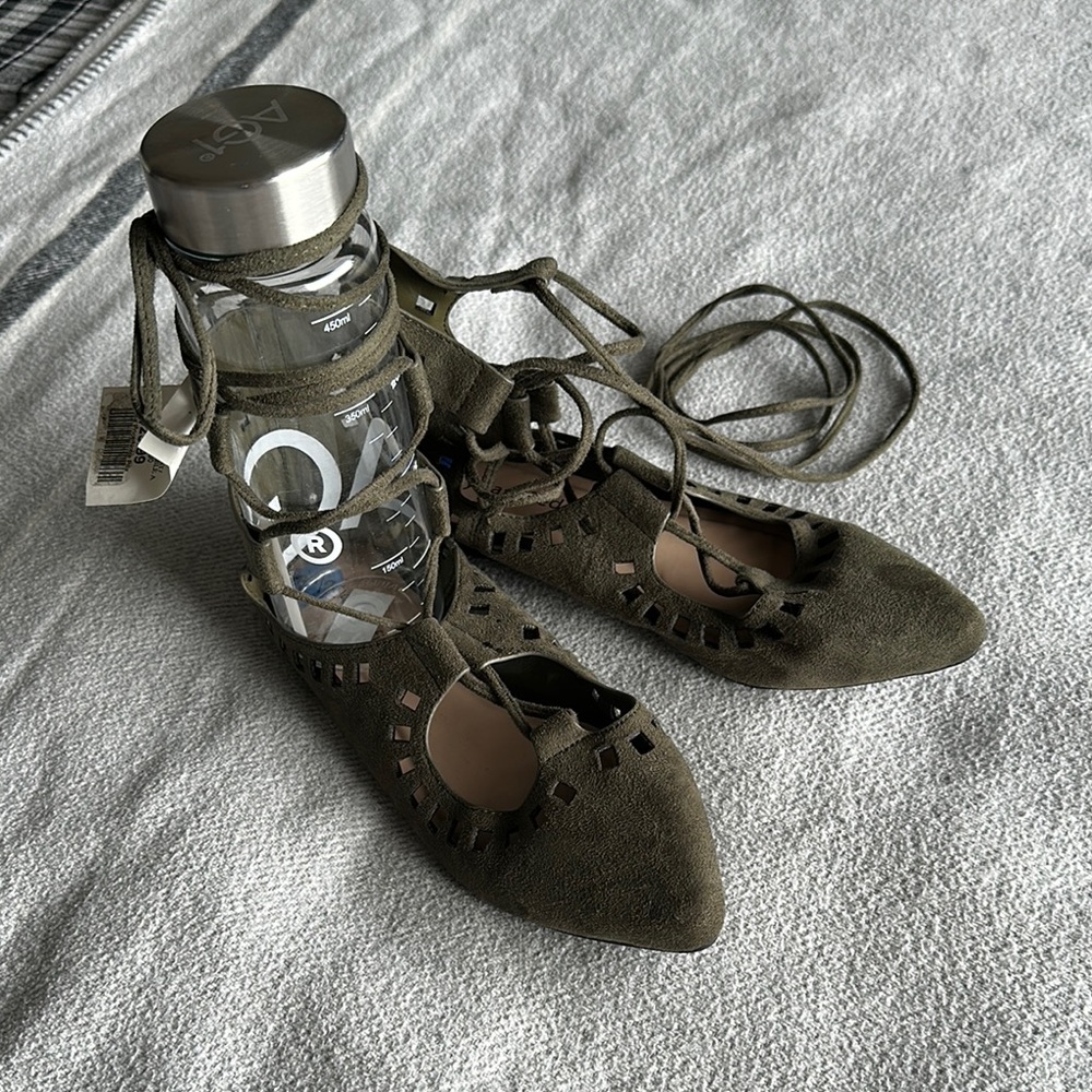 ✨3/$30✨ Olive Lace-Up Flats